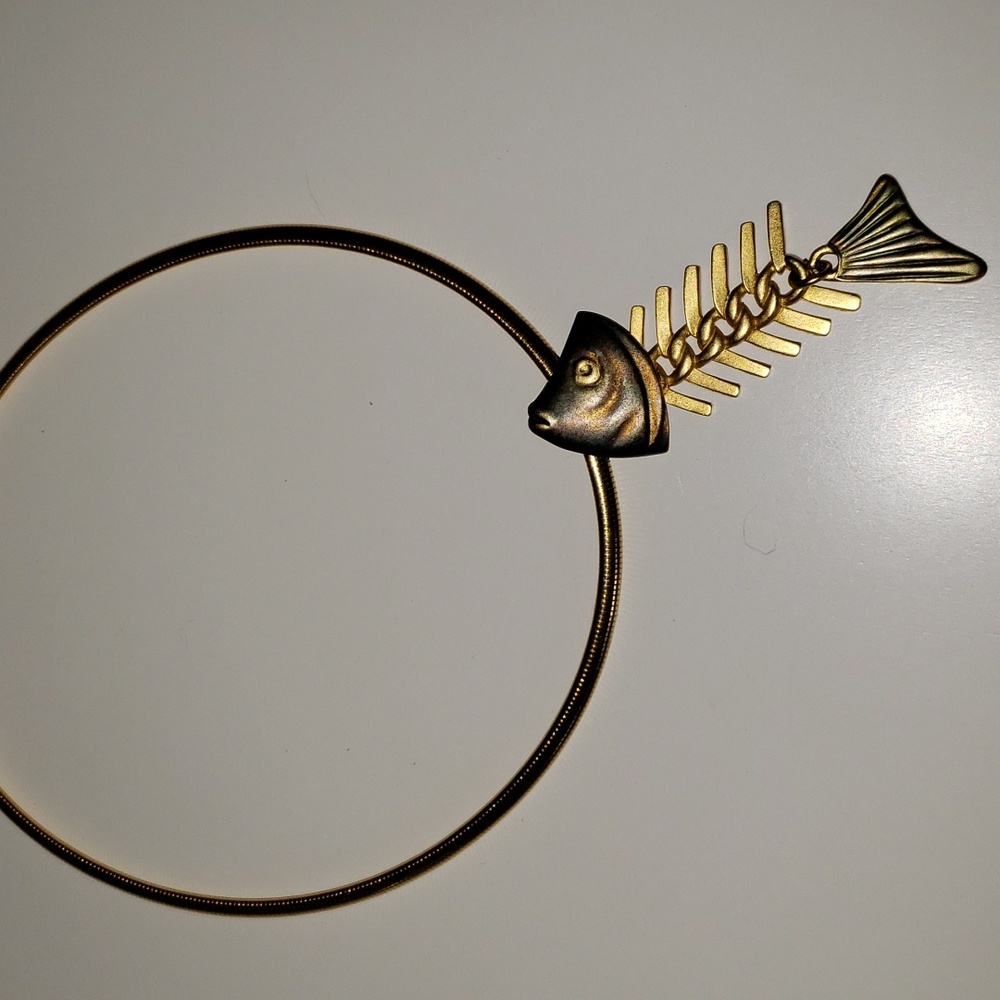 Gold tone fish choker neclace